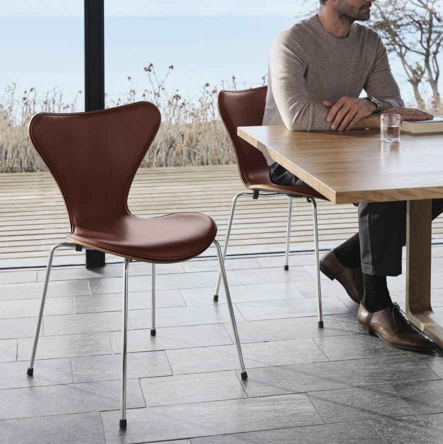 Siebener / Serie Stuhl 3107 Fritz Hansen Jubiläumsmodell Leder Grace Kastanie