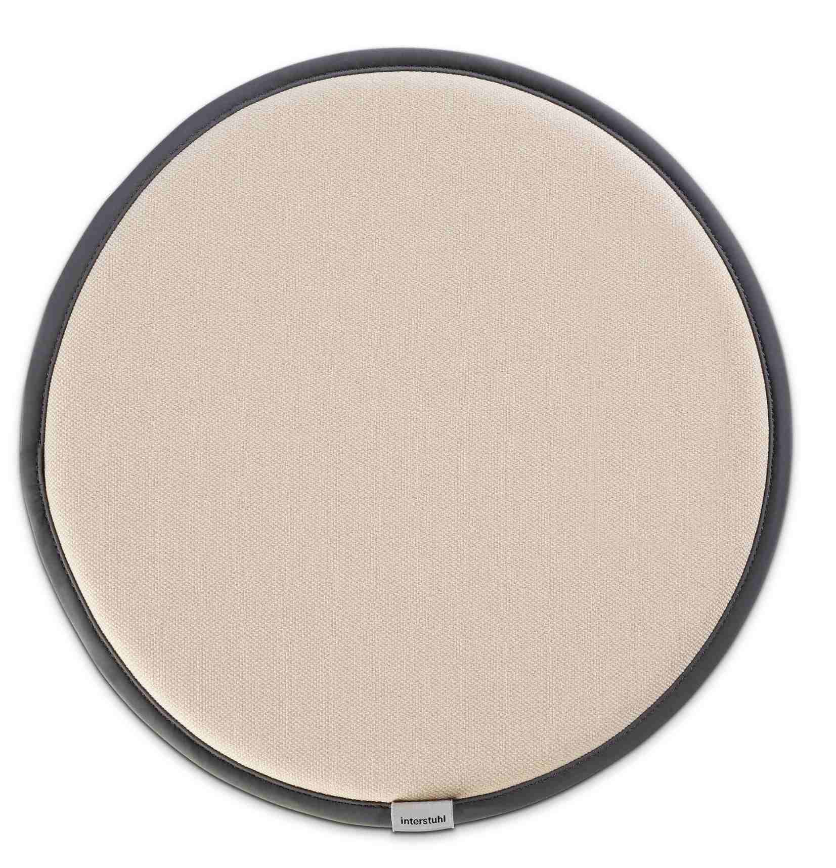 Rundes, lachsfarbenes Sitzkissen für Interstuhl Up Hocker mit dunklem Rand, bequeme Sitzauflage.