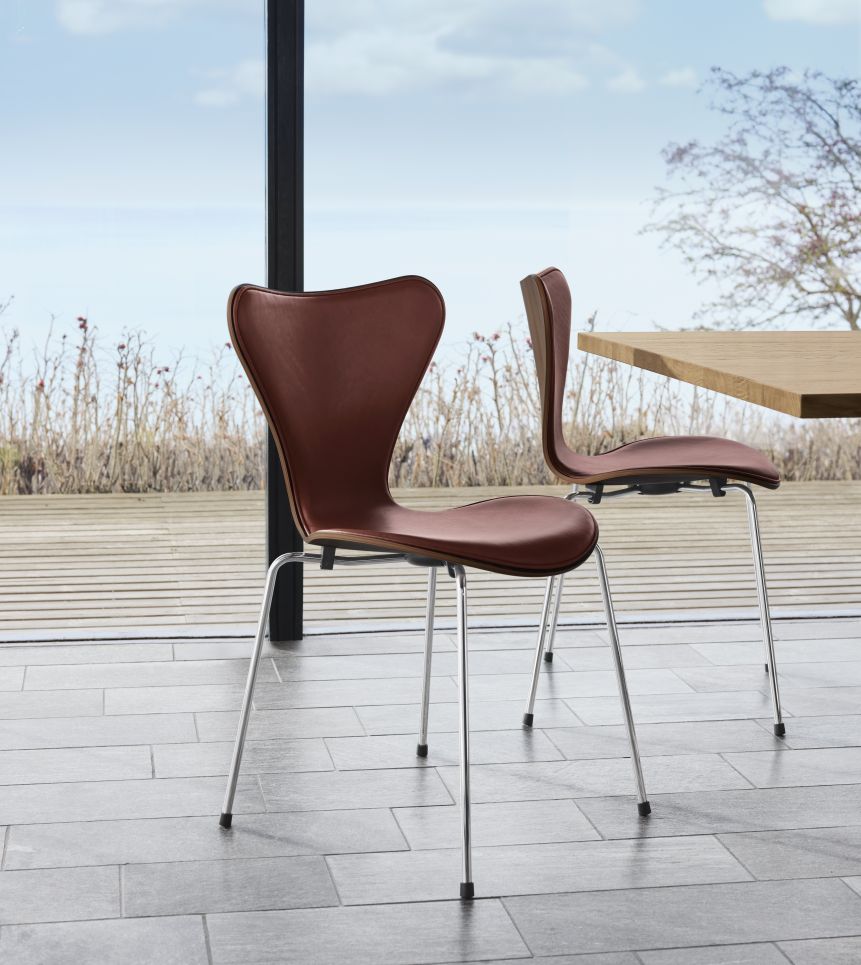 Siebener / Serie Stuhl 3107 Fritz Hansen Jubiläumsmodell Leder Grace Kastanie