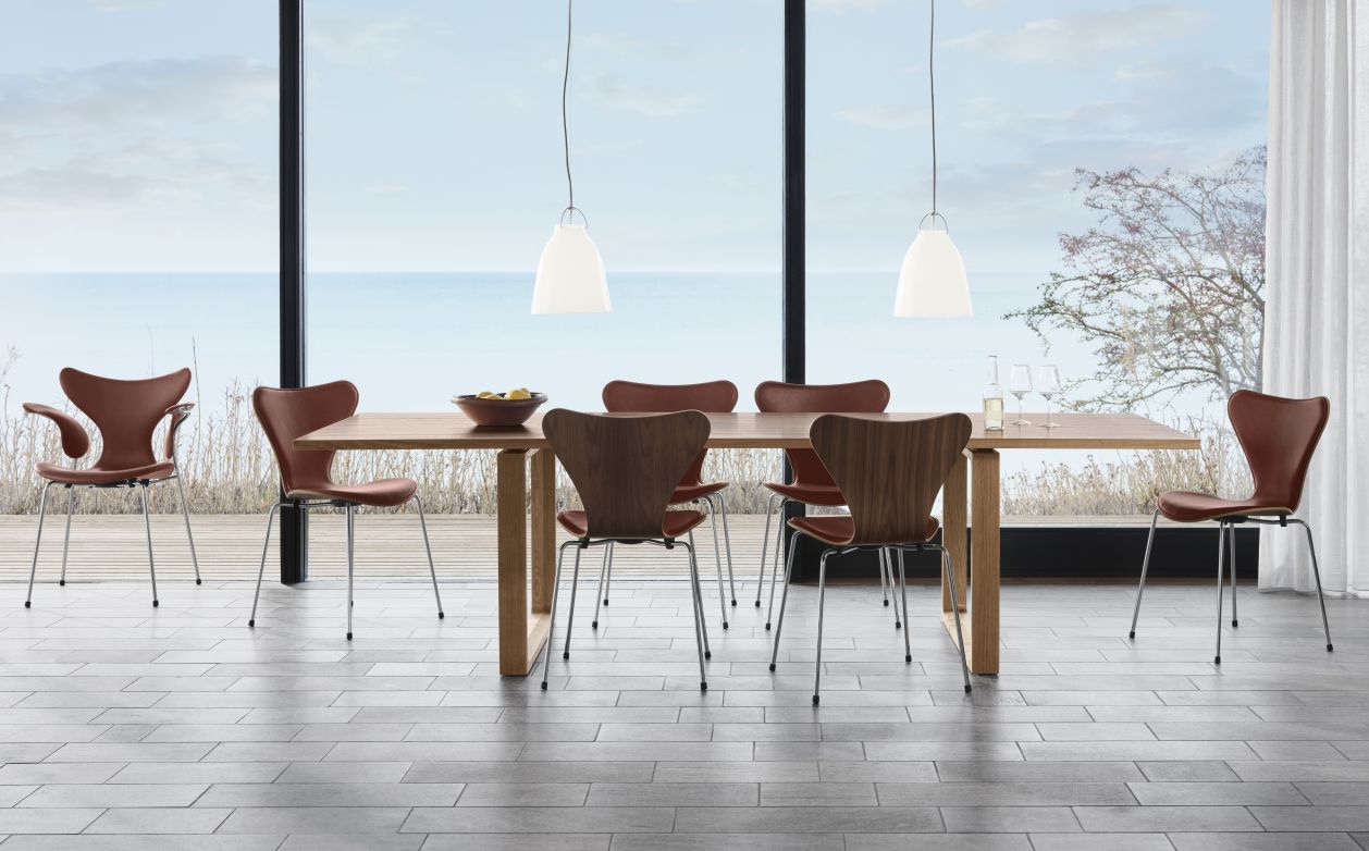 Siebener / Serie Stuhl 3107 Fritz Hansen Jubiläumsmodell Leder Grace Kastanie