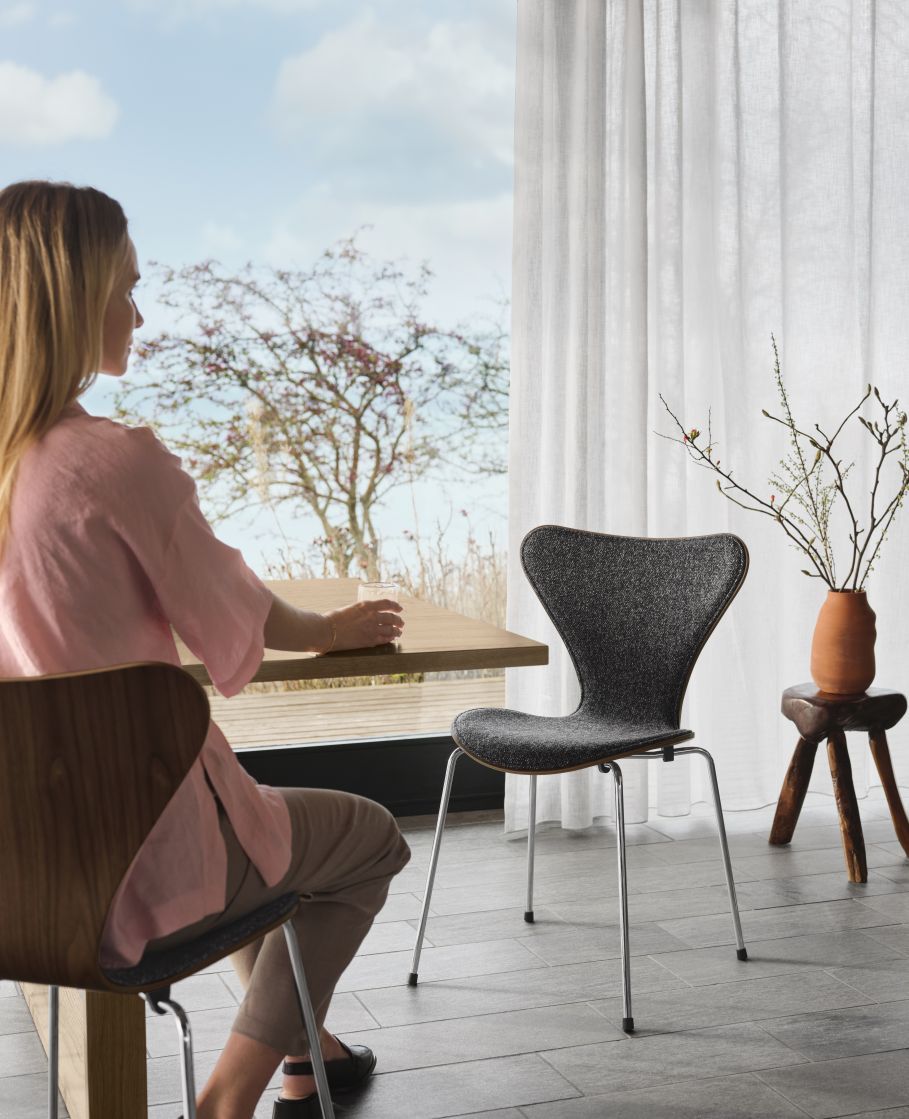 Siebener / Serie Stuhl 3107 Fritz Hansen Jubiläumsmodell Leder Grace Kastanie