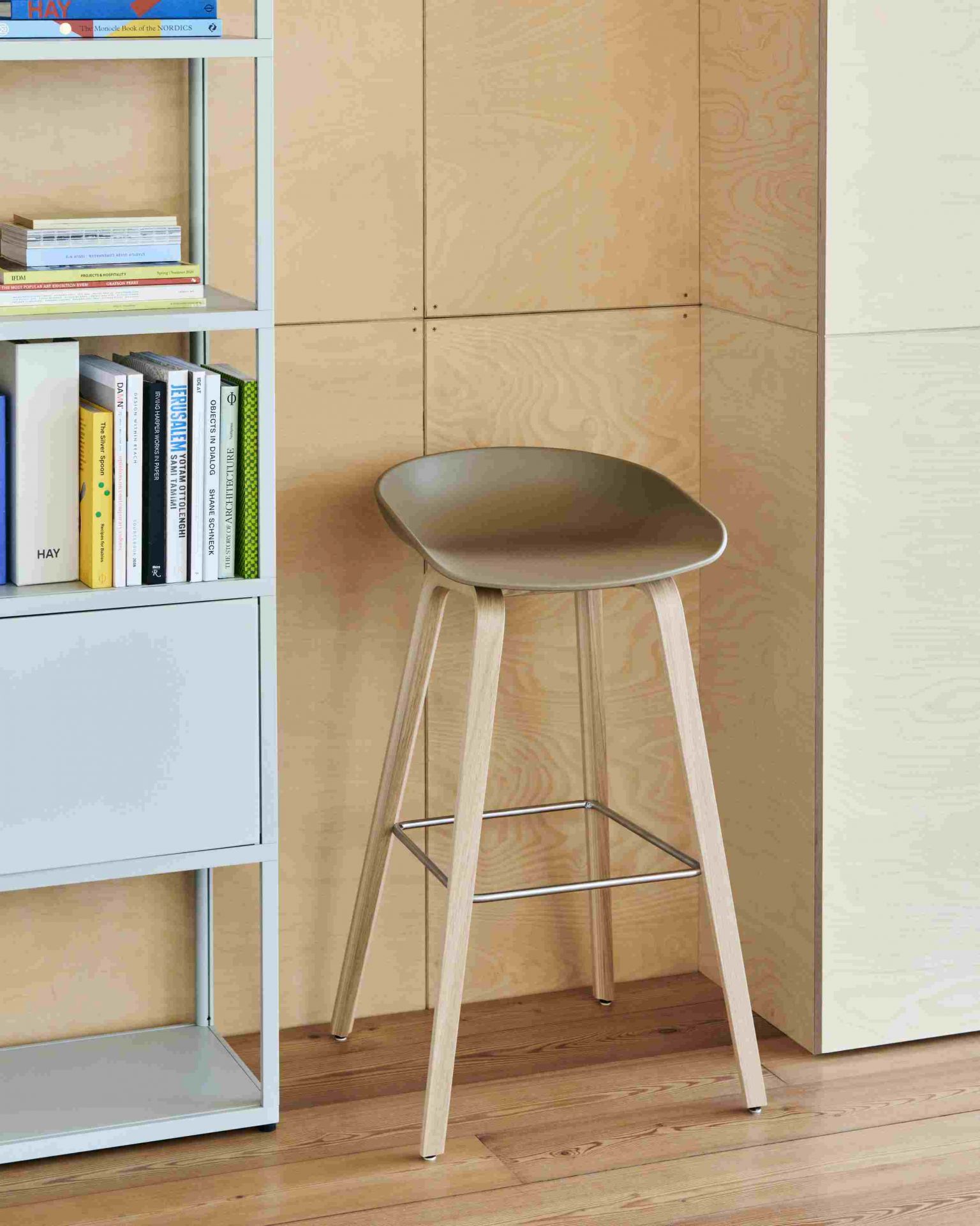 About a Stool AAS32 / AAS 32 Barhocker Niedrig Hay