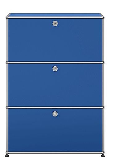 USM Haller Highboard in Enzianblau mit drei Klappen und silbernen Beschlägen, modernes Designmöbel.