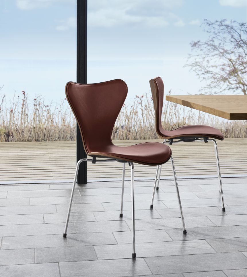 Siebener / Serie Stuhl 3107 Fritz Hansen Jubiläumsmodell Leder Grace Kastanie