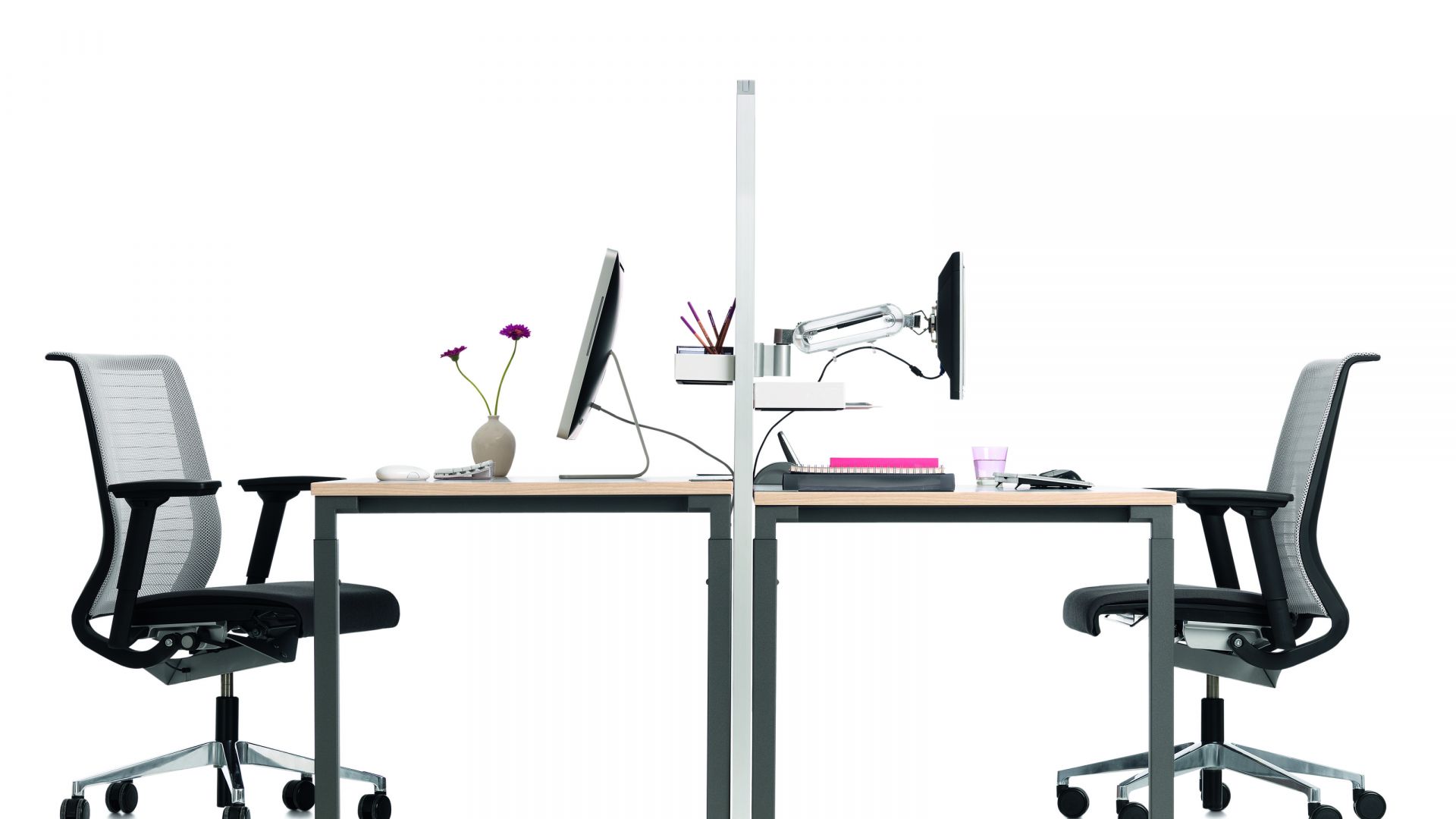 Kalidro Schreibtisch höhenverstellbar 68 - 76 cm hoch von Steelcase