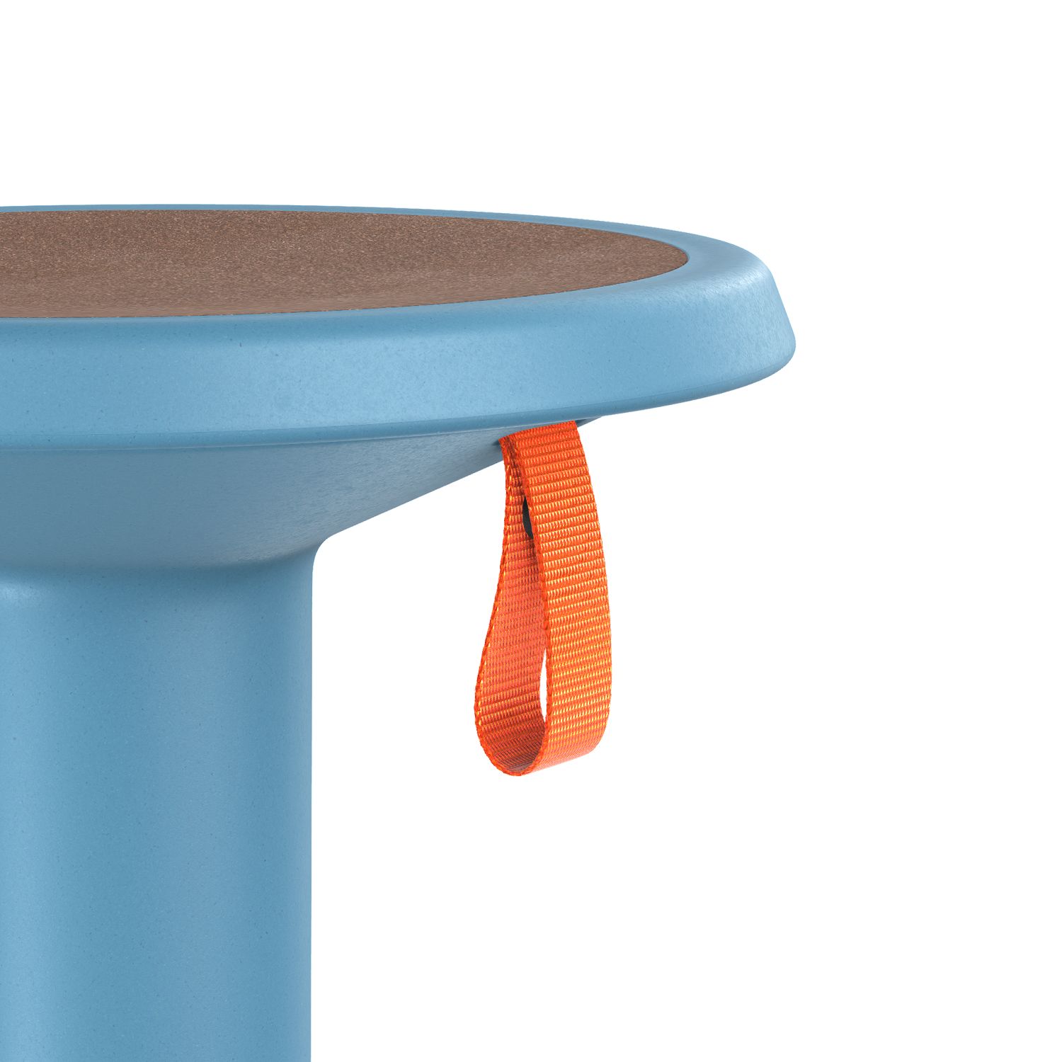Blauer Interstuhl ECO UP Sitzhocker mit brauner Sitzfläche und orangefarbener Trageschlaufe. Moderner Hocker für Büro und Zuhause.
